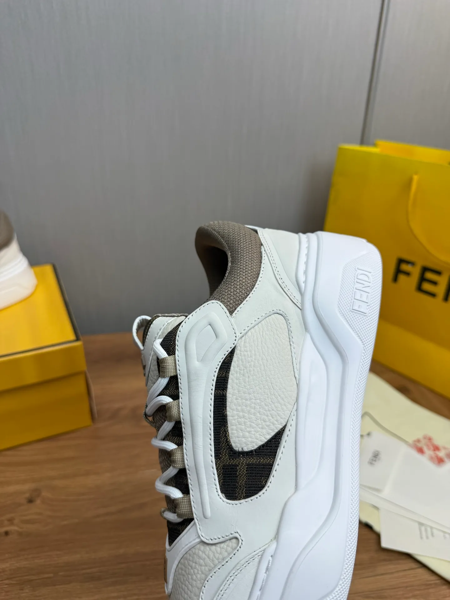 Men's shoes 💰780💰 Fendi (FENDI) men's model official website 1:1 replica ⬆️ The latest hot sale 🔥Original cowhide stitching - Comfortable mesh lining Original outsole ✅Ready stock 38-45 (38.45 non-refundable)